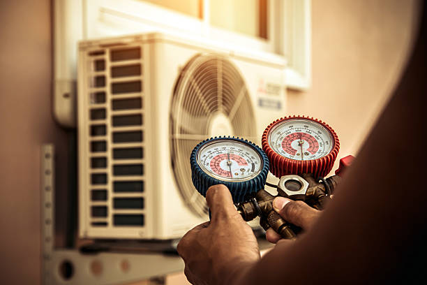 Professional Hvac Maintenance technician working in Center Point, IA